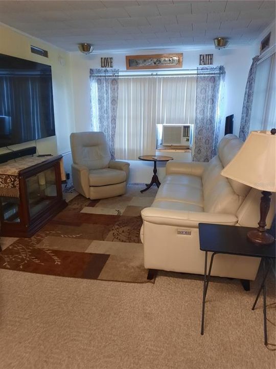 For Sale: $18,000 (1 beds, 1 baths, 620 Square Feet)