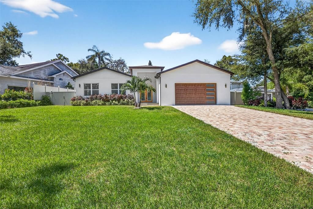 For Sale: $975,000 (4 beds, 3 baths, 3000 Square Feet)