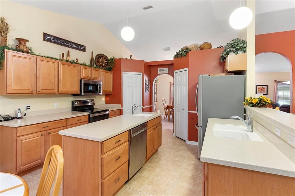 На продажу: $509,000 (4 спален, 2 ванн, 2256 Квадратных фут)