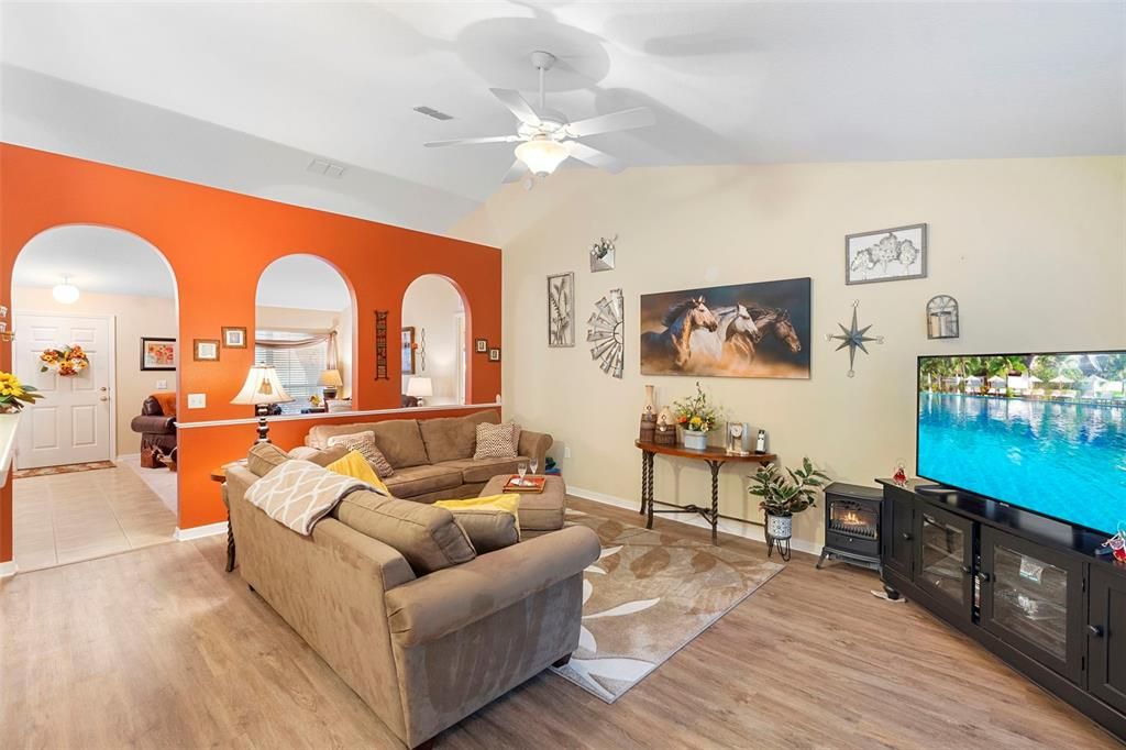 На продажу: $509,000 (4 спален, 2 ванн, 2256 Квадратных фут)