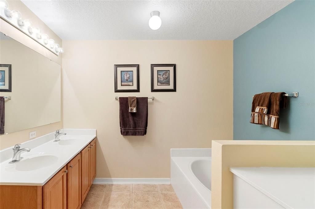 На продажу: $509,000 (4 спален, 2 ванн, 2256 Квадратных фут)