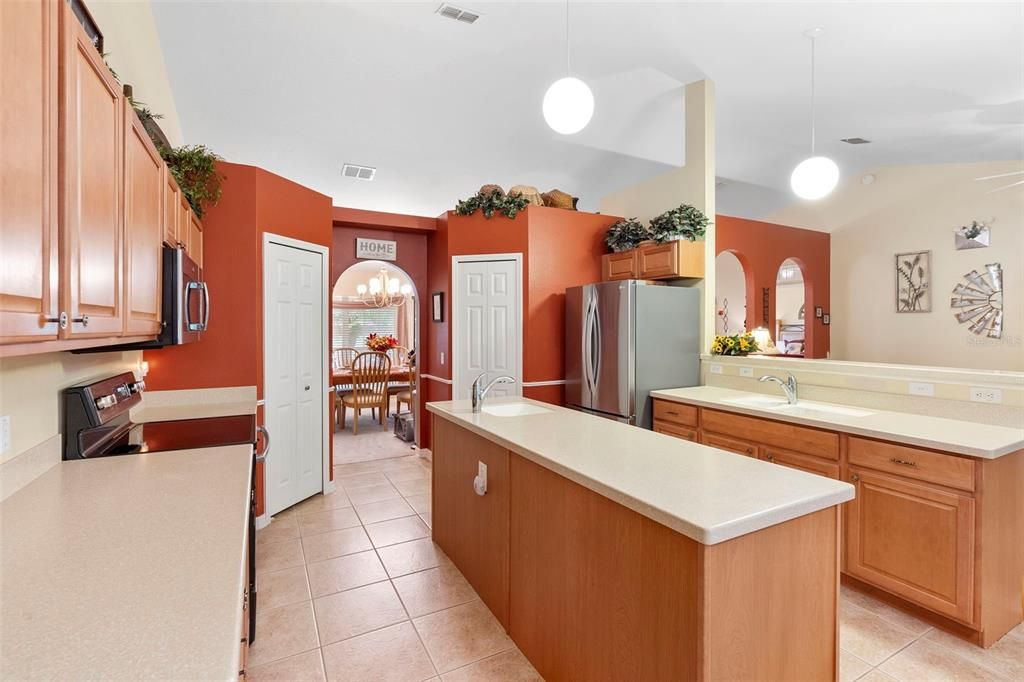 На продажу: $509,000 (4 спален, 2 ванн, 2256 Квадратных фут)