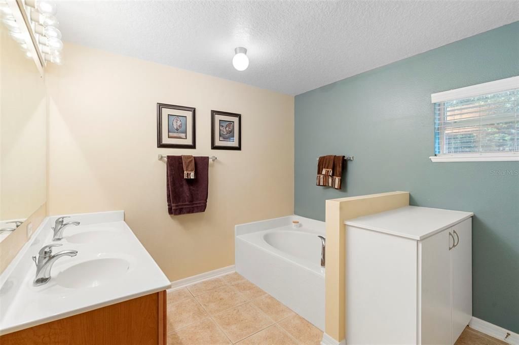 На продажу: $509,000 (4 спален, 2 ванн, 2256 Квадратных фут)