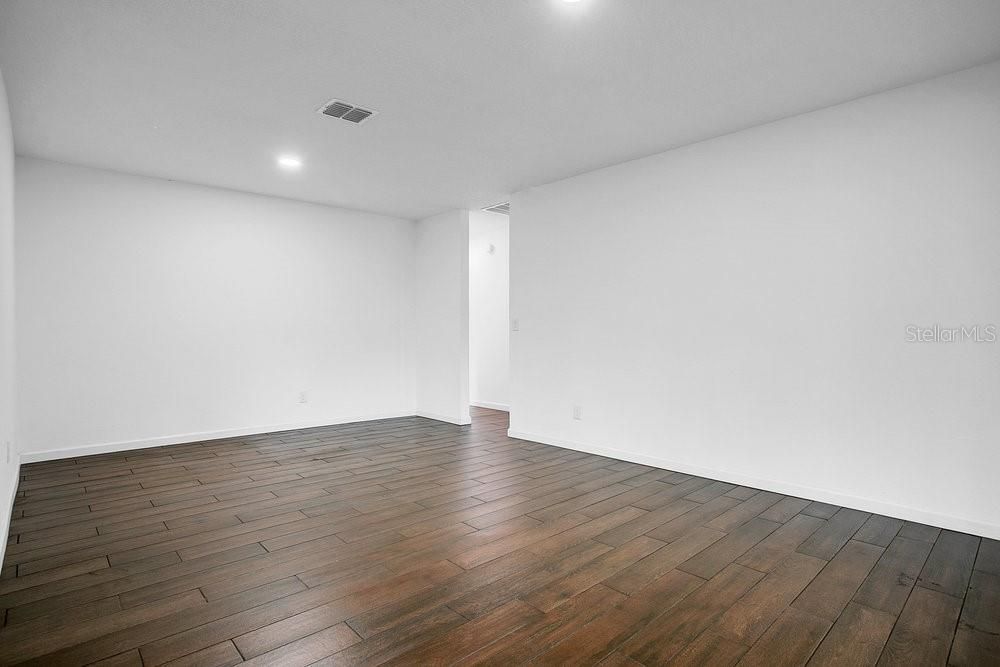 合同活跃: $399,900 (3 贝兹, 2 浴室, 1689 平方英尺)