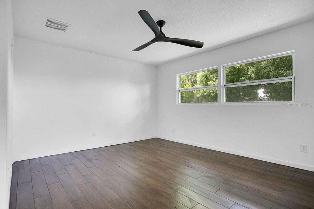 合同活跃: $399,900 (3 贝兹, 2 浴室, 1689 平方英尺)