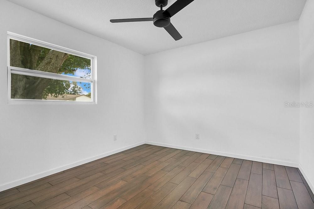 合同活跃: $399,900 (3 贝兹, 2 浴室, 1689 平方英尺)