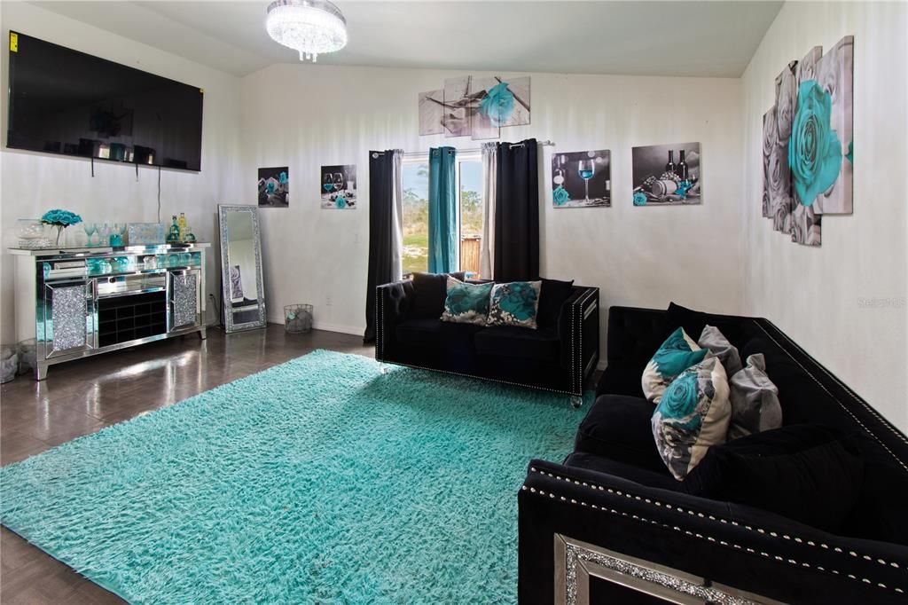 For Sale: $312,900 (5 beds, 2 baths, 1709 Square Feet)