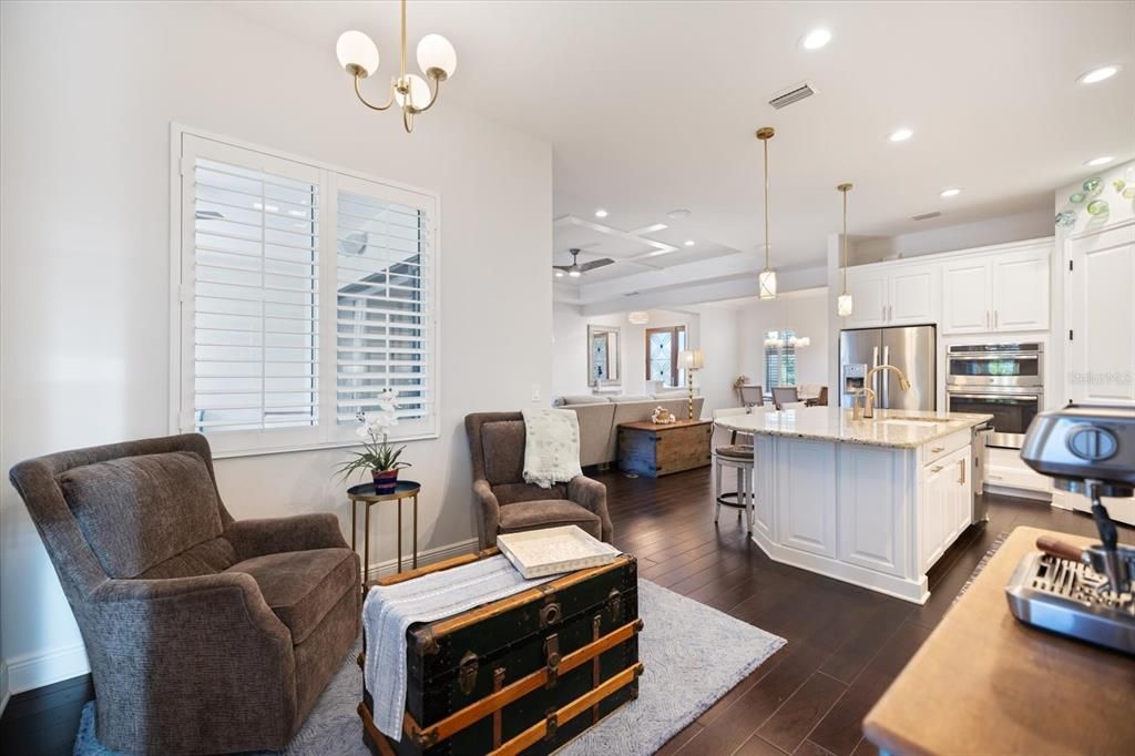 合同活跃: $744,000 (3 贝兹, 3 浴室, 2563 平方英尺)