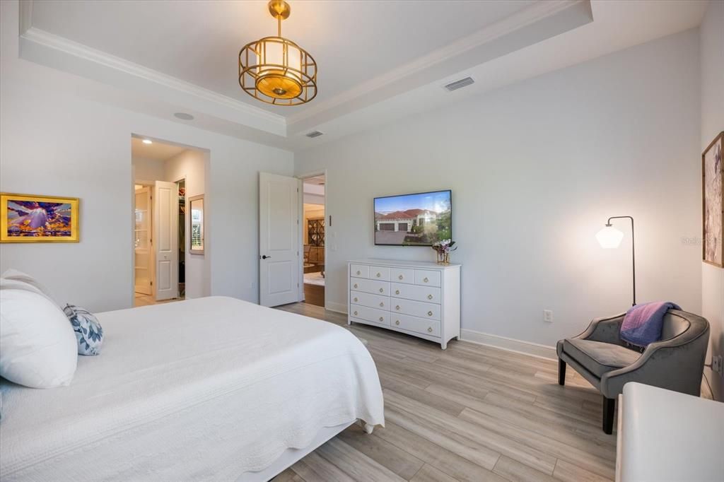 合同活跃: $744,000 (3 贝兹, 3 浴室, 2563 平方英尺)