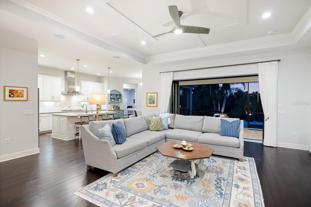 合同活跃: $744,000 (3 贝兹, 3 浴室, 2563 平方英尺)