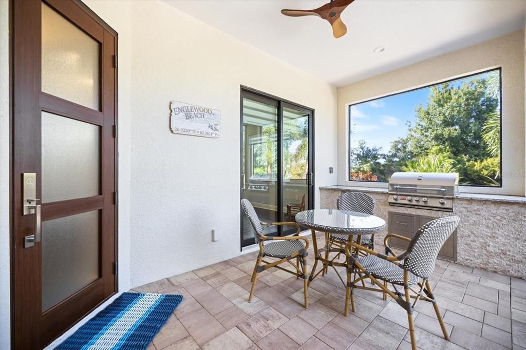 合同活跃: $744,000 (3 贝兹, 3 浴室, 2563 平方英尺)