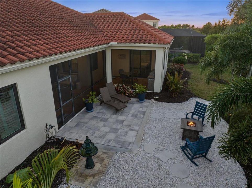 合同活跃: $744,000 (3 贝兹, 3 浴室, 2563 平方英尺)