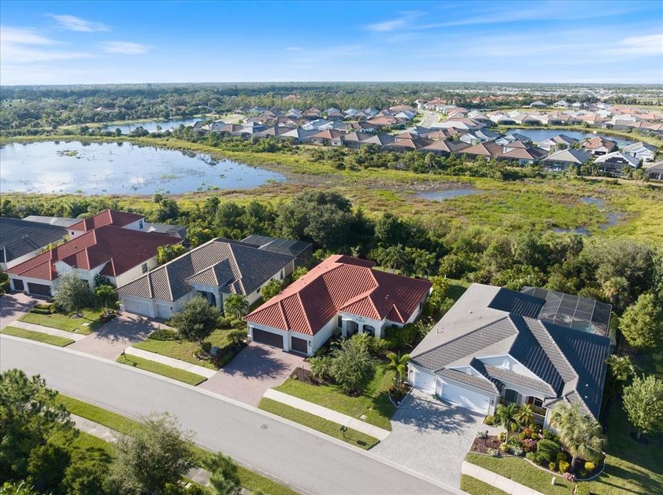 合同活跃: $744,000 (3 贝兹, 3 浴室, 2563 平方英尺)