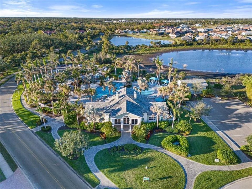 合同活跃: $744,000 (3 贝兹, 3 浴室, 2563 平方英尺)