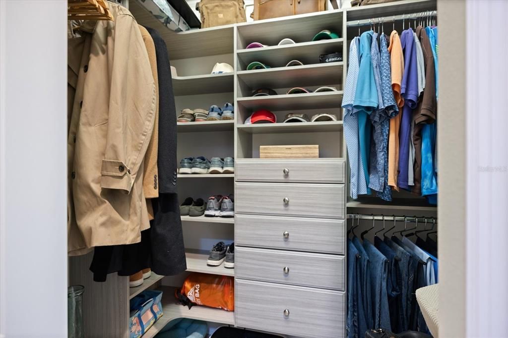 合同活跃: $744,000 (3 贝兹, 3 浴室, 2563 平方英尺)