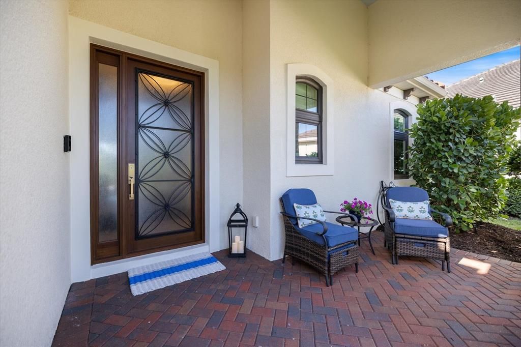 合同活跃: $744,000 (3 贝兹, 3 浴室, 2563 平方英尺)