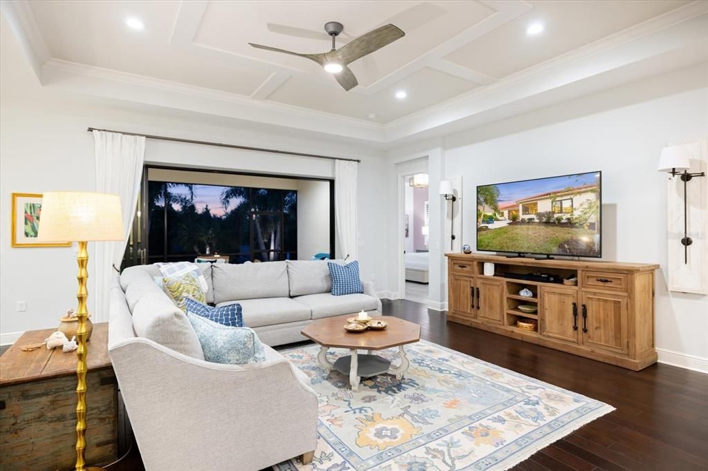 合同活跃: $744,000 (3 贝兹, 3 浴室, 2563 平方英尺)