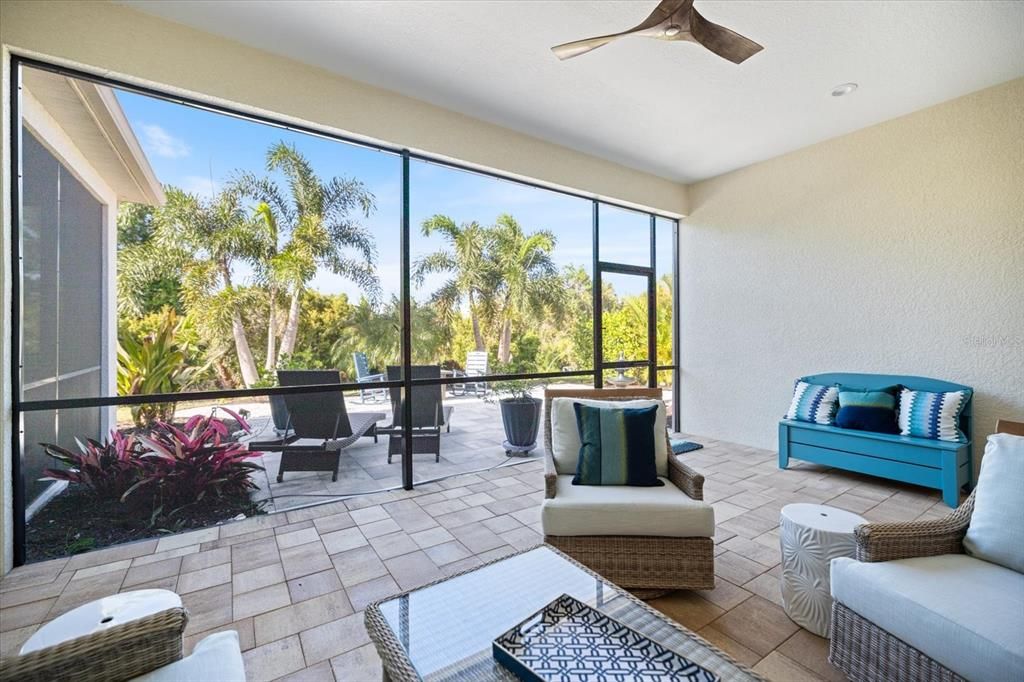 合同活跃: $744,000 (3 贝兹, 3 浴室, 2563 平方英尺)