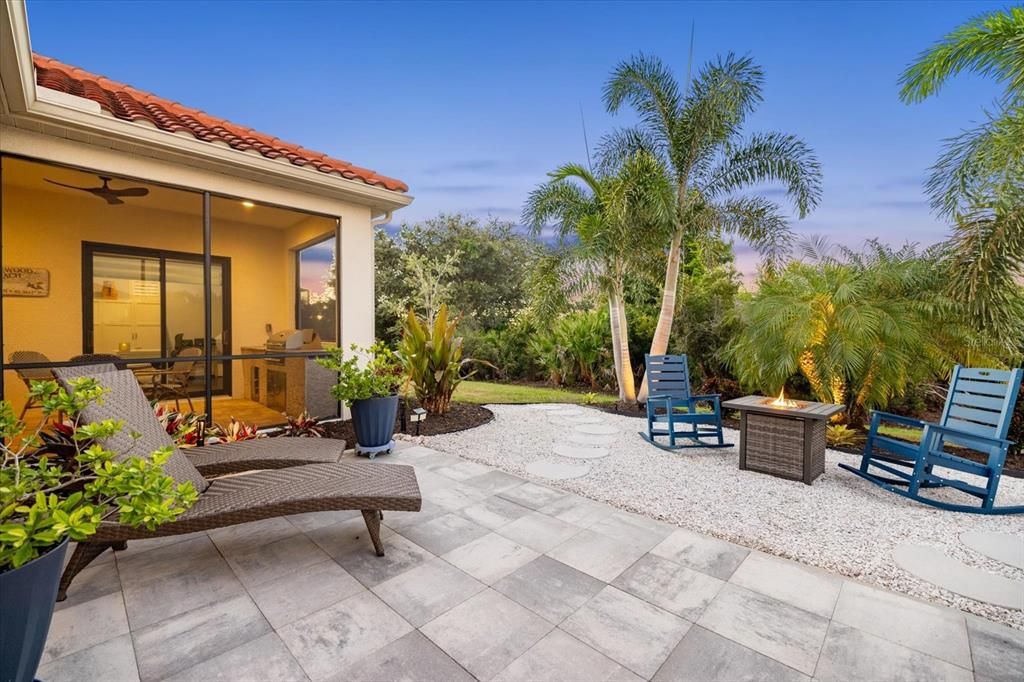 合同活跃: $744,000 (3 贝兹, 3 浴室, 2563 平方英尺)