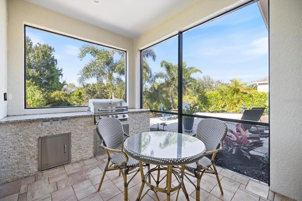 合同活跃: $744,000 (3 贝兹, 3 浴室, 2563 平方英尺)