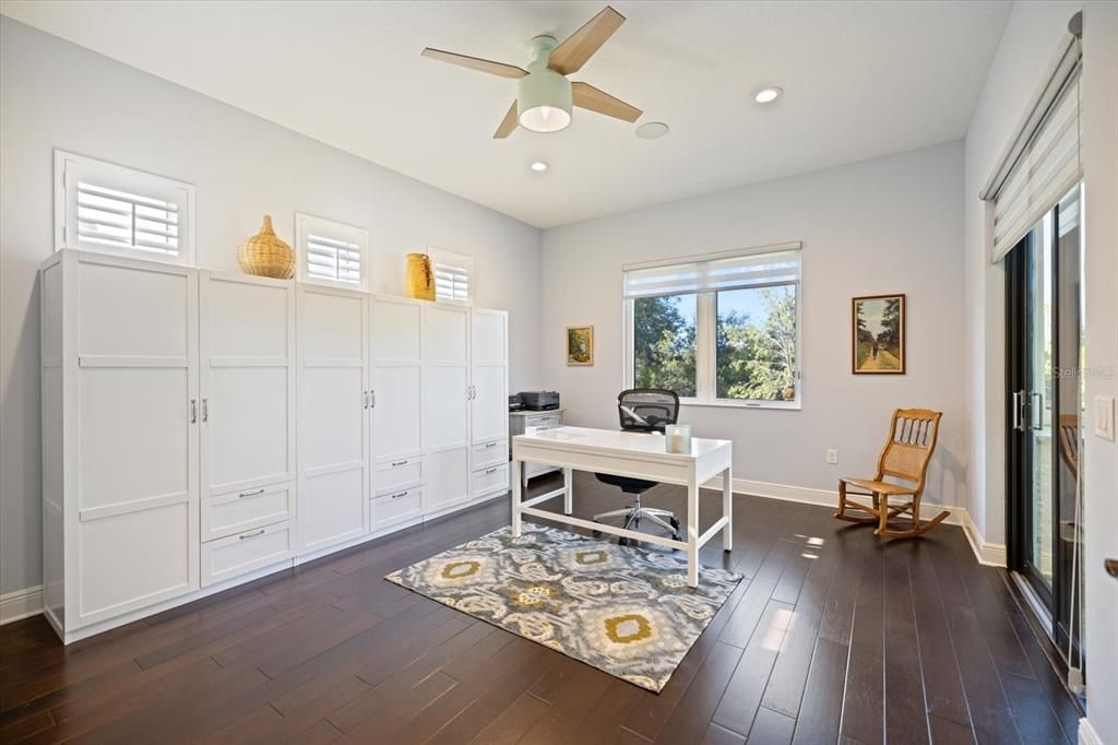 合同活跃: $744,000 (3 贝兹, 3 浴室, 2563 平方英尺)