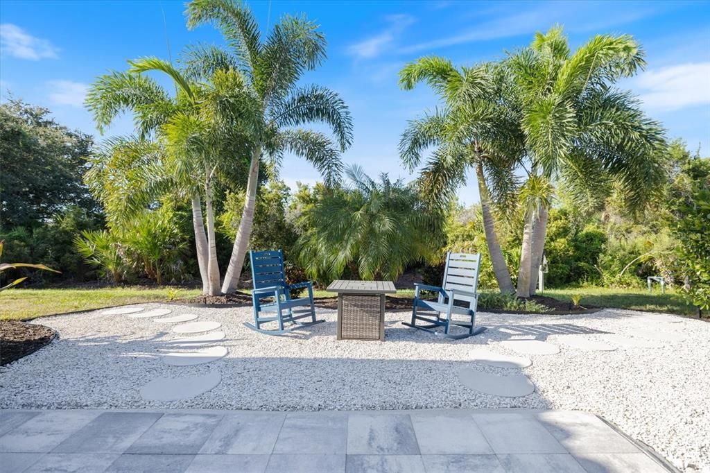 合同活跃: $744,000 (3 贝兹, 3 浴室, 2563 平方英尺)