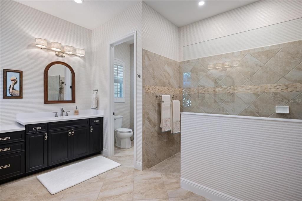 合同活跃: $744,000 (3 贝兹, 3 浴室, 2563 平方英尺)