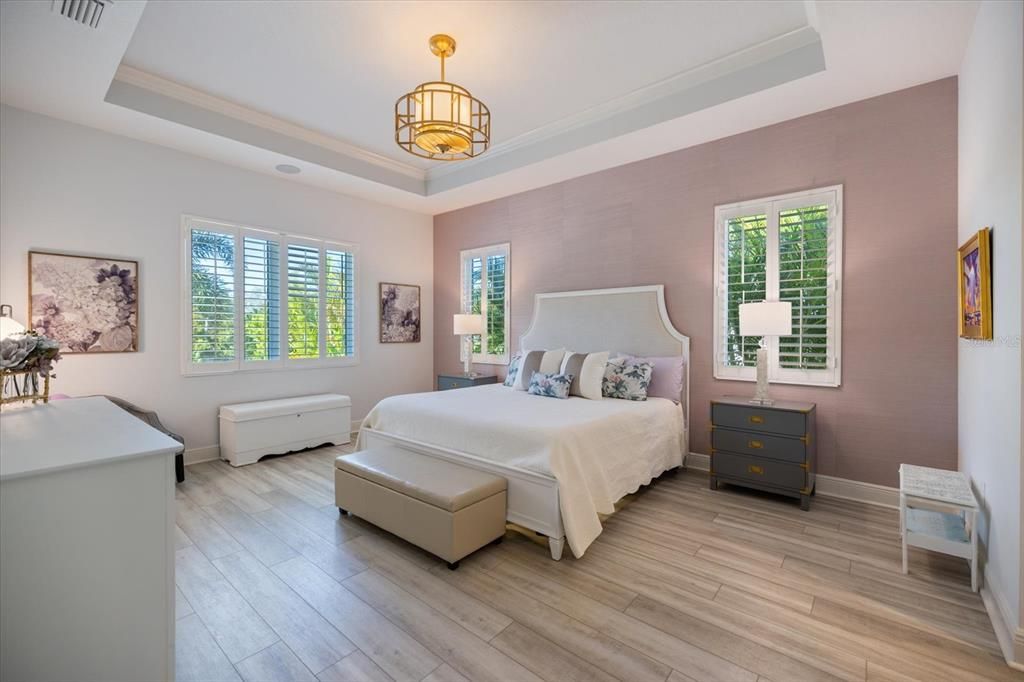 合同活跃: $744,000 (3 贝兹, 3 浴室, 2563 平方英尺)