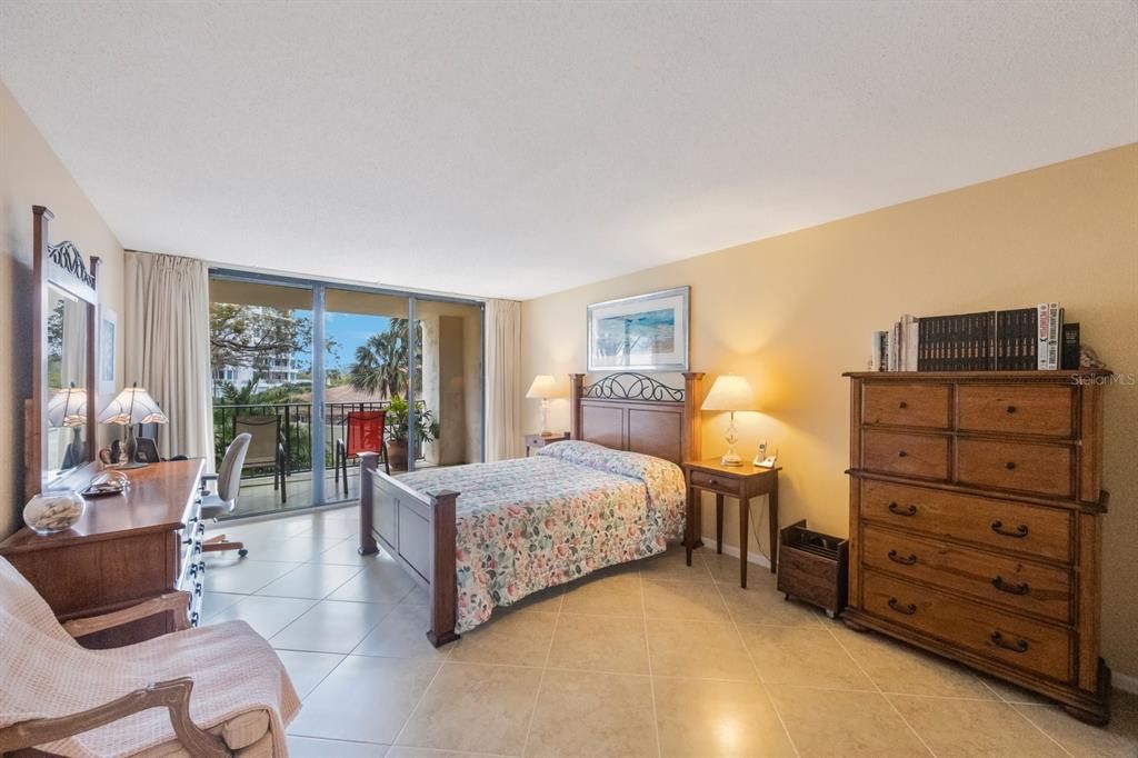 En Venta: $469,900 (2 camas, 2 baños, 1395 Pies cuadrados)