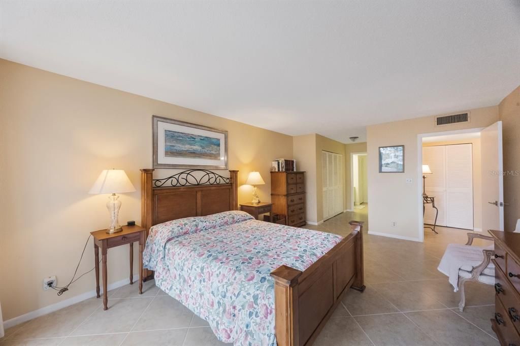 En Venta: $469,900 (2 camas, 2 baños, 1395 Pies cuadrados)