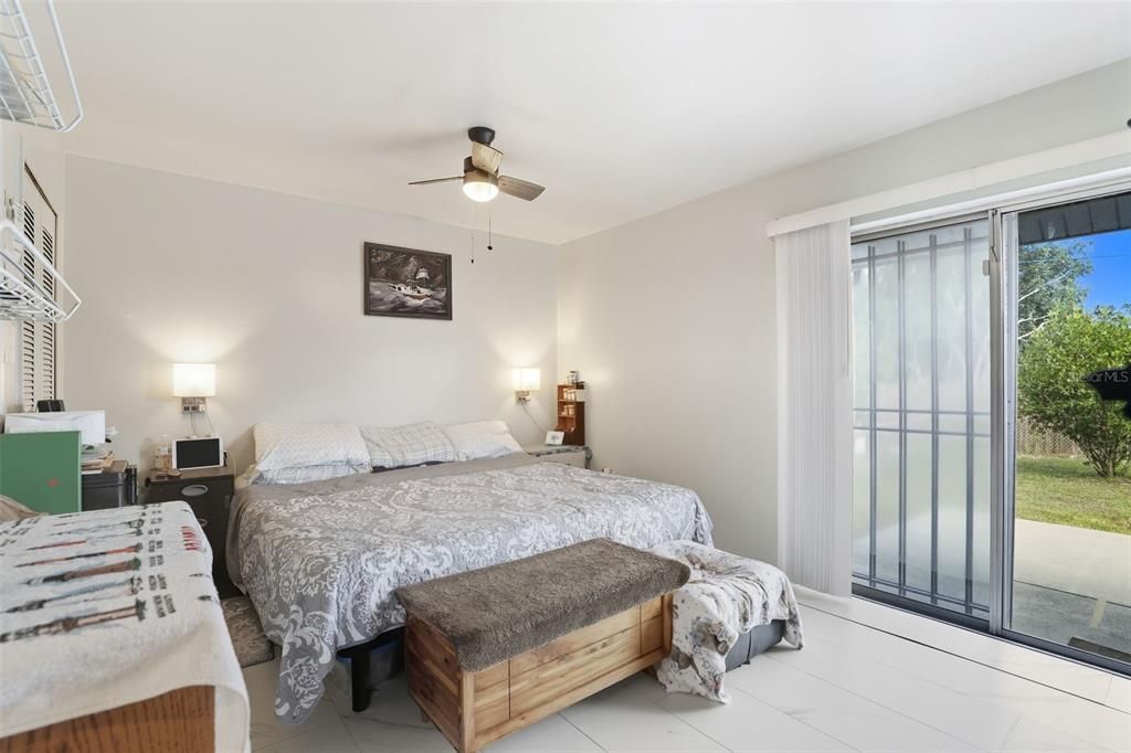 Activo con contrato: $300,000 (3 camas, 2 baños, 1348 Pies cuadrados)