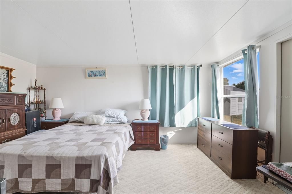 Activo con contrato: $300,000 (3 camas, 2 baños, 1348 Pies cuadrados)