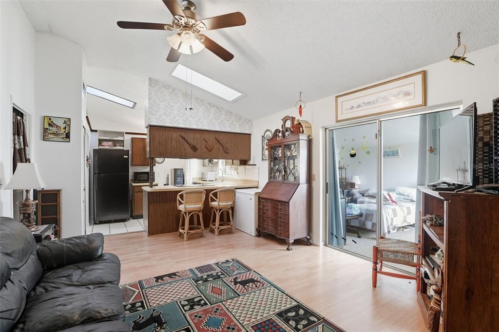 Activo con contrato: $300,000 (3 camas, 2 baños, 1348 Pies cuadrados)