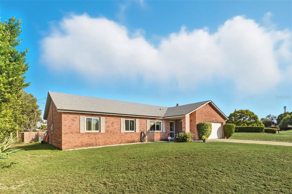 Activo con contrato: $300,000 (3 camas, 2 baños, 1348 Pies cuadrados)