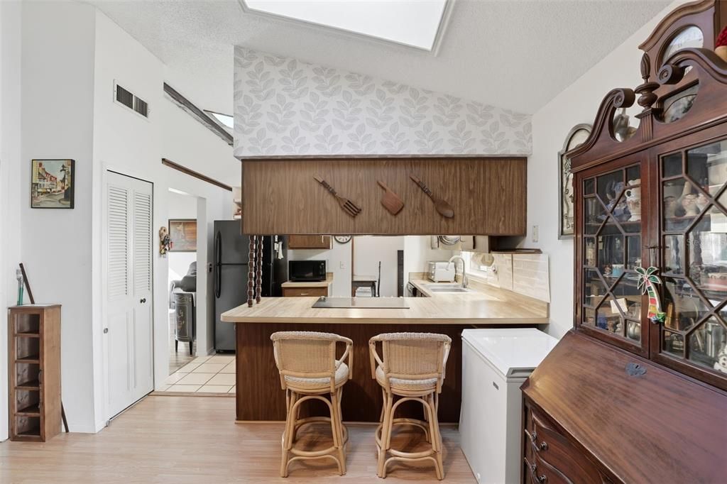 Activo con contrato: $300,000 (3 camas, 2 baños, 1348 Pies cuadrados)