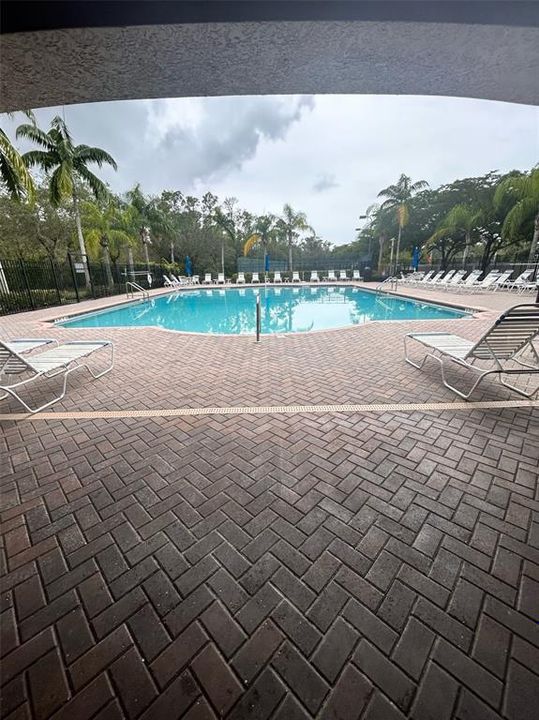 For Rent: $2,200 (3 beds, 2 baths, 1938 Square Feet)