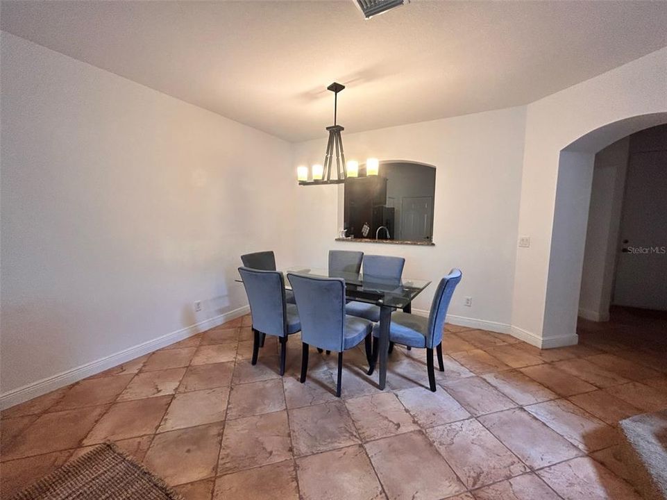 For Rent: $2,200 (3 beds, 2 baths, 1938 Square Feet)