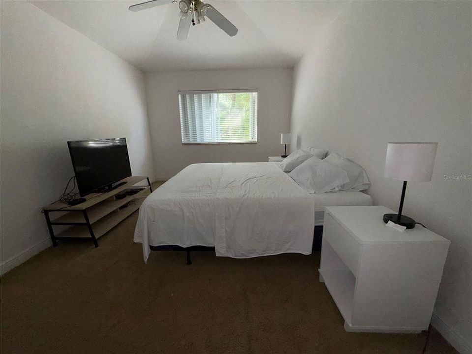 For Rent: $2,200 (3 beds, 2 baths, 1938 Square Feet)