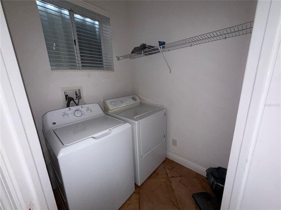 For Rent: $2,200 (3 beds, 2 baths, 1938 Square Feet)