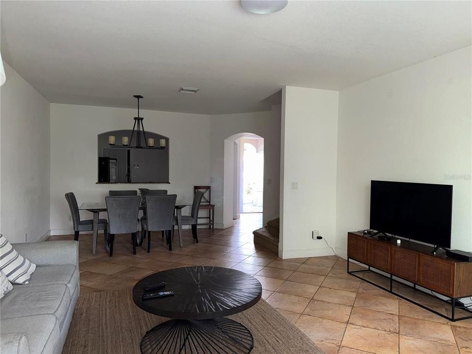 For Rent: $2,200 (3 beds, 2 baths, 1938 Square Feet)