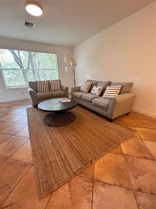 For Rent: $2,200 (3 beds, 2 baths, 1938 Square Feet)