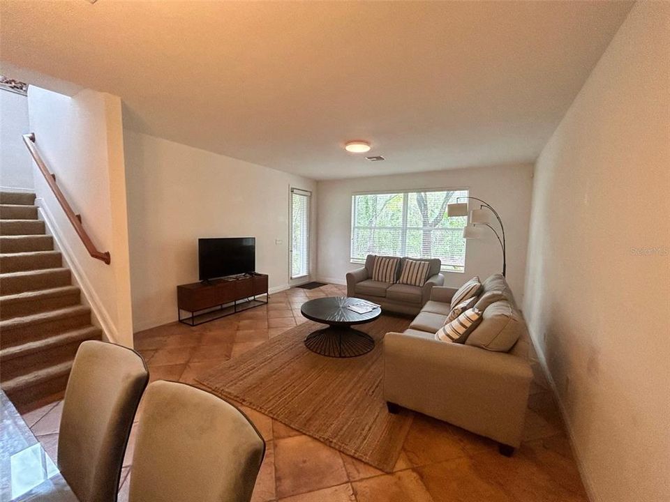 For Rent: $2,200 (3 beds, 2 baths, 1938 Square Feet)