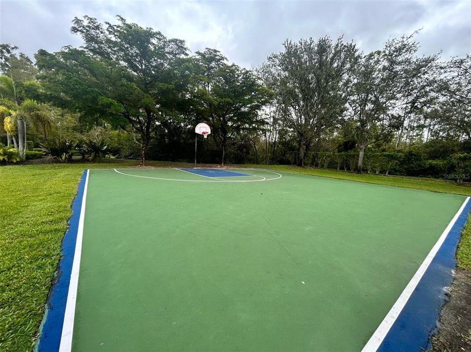 For Rent: $2,200 (3 beds, 2 baths, 1938 Square Feet)