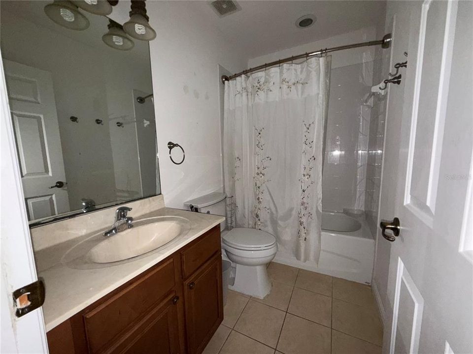 For Rent: $2,200 (3 beds, 2 baths, 1938 Square Feet)