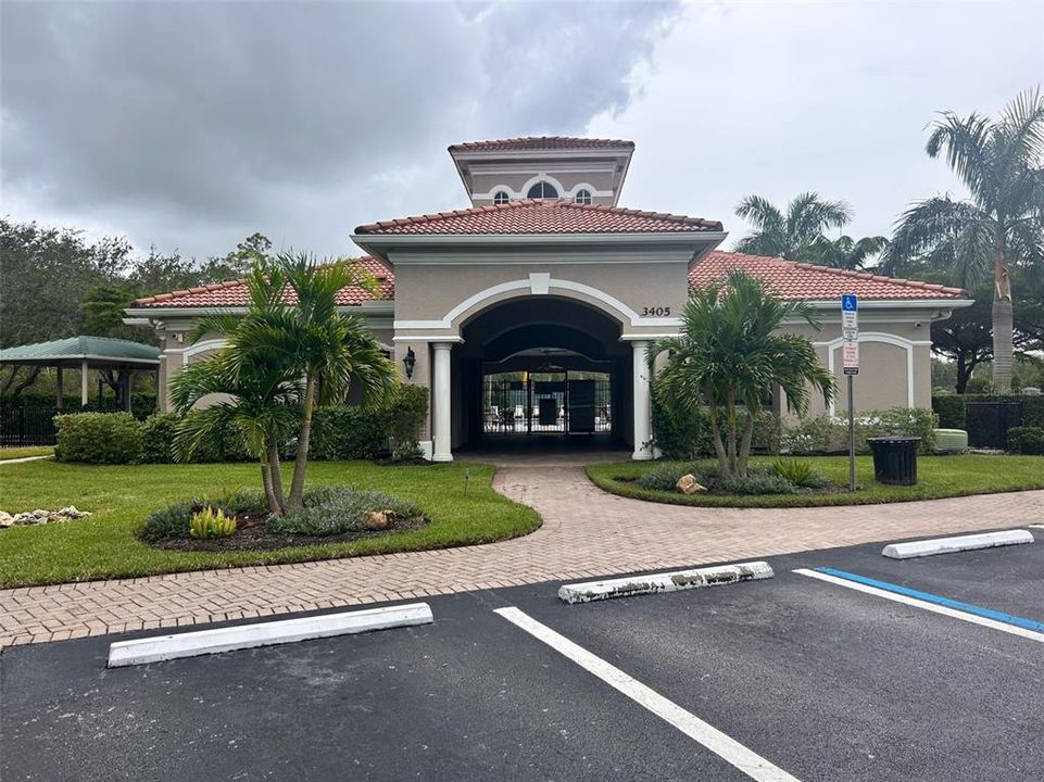 For Rent: $2,200 (3 beds, 2 baths, 1938 Square Feet)