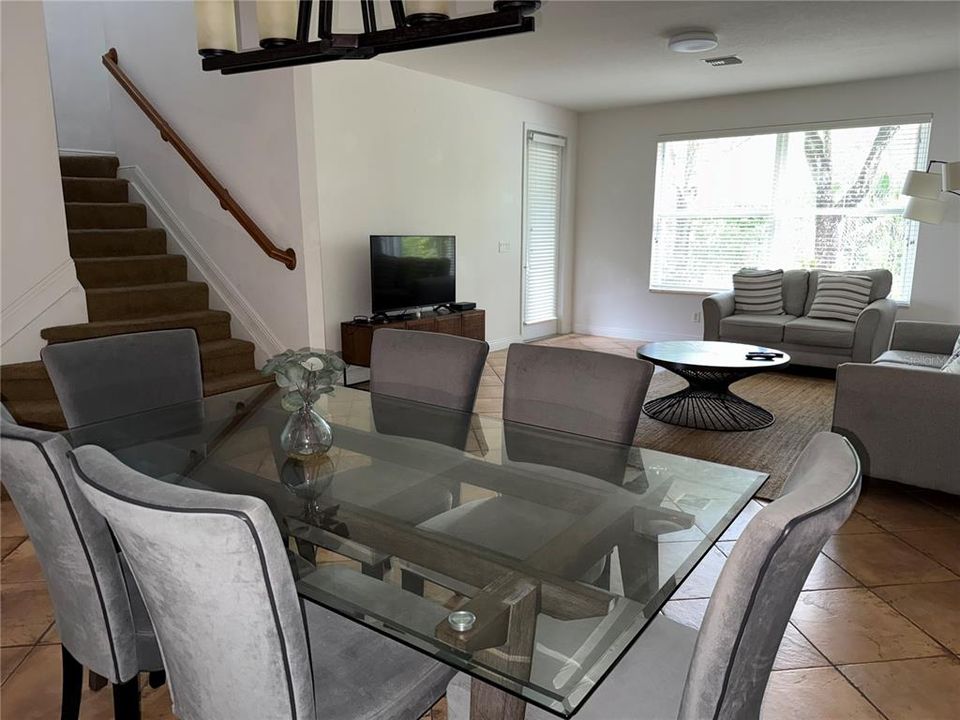 For Rent: $2,200 (3 beds, 2 baths, 1938 Square Feet)