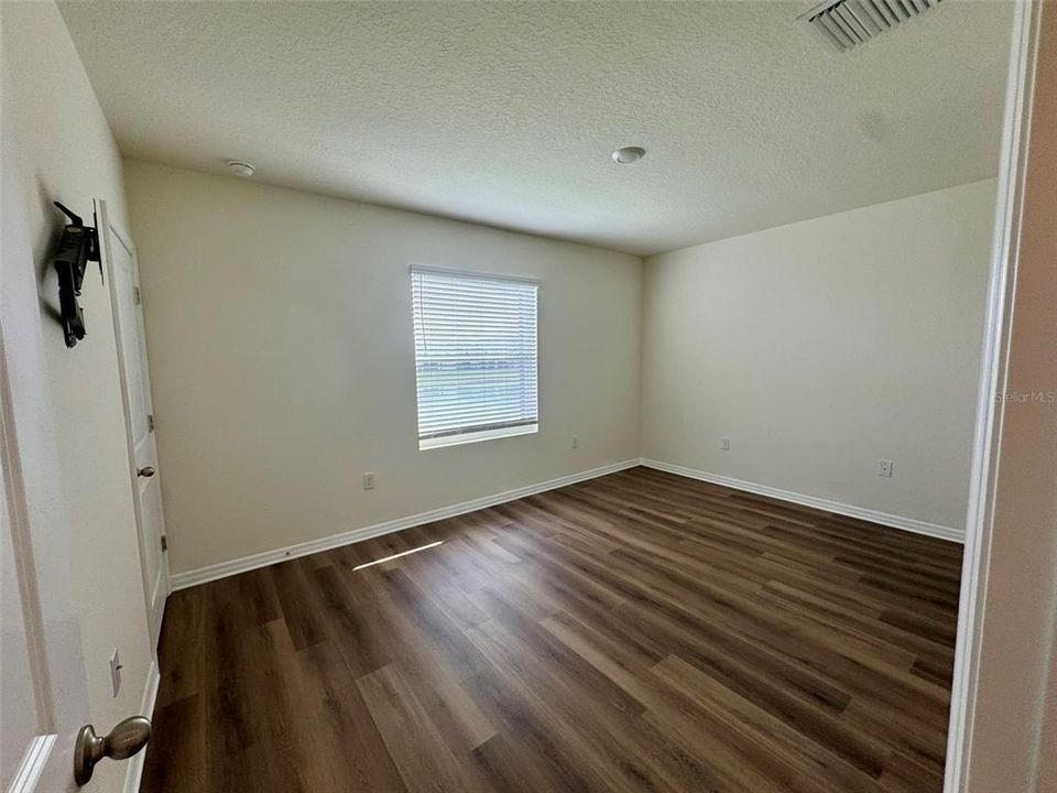 Active With Contract: $1,500 (3 beds, 2 baths, 1673 Square Feet)