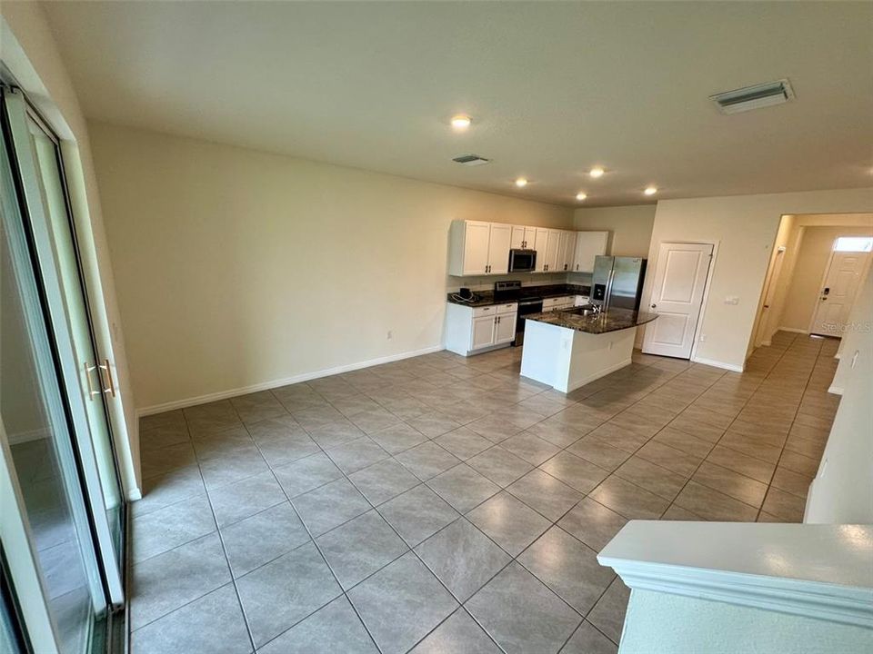 Active With Contract: $1,500 (3 beds, 2 baths, 1673 Square Feet)