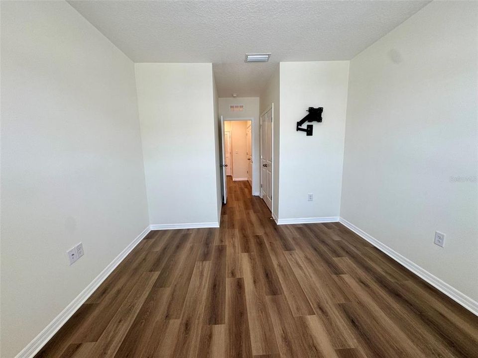 Active With Contract: $1,500 (3 beds, 2 baths, 1673 Square Feet)