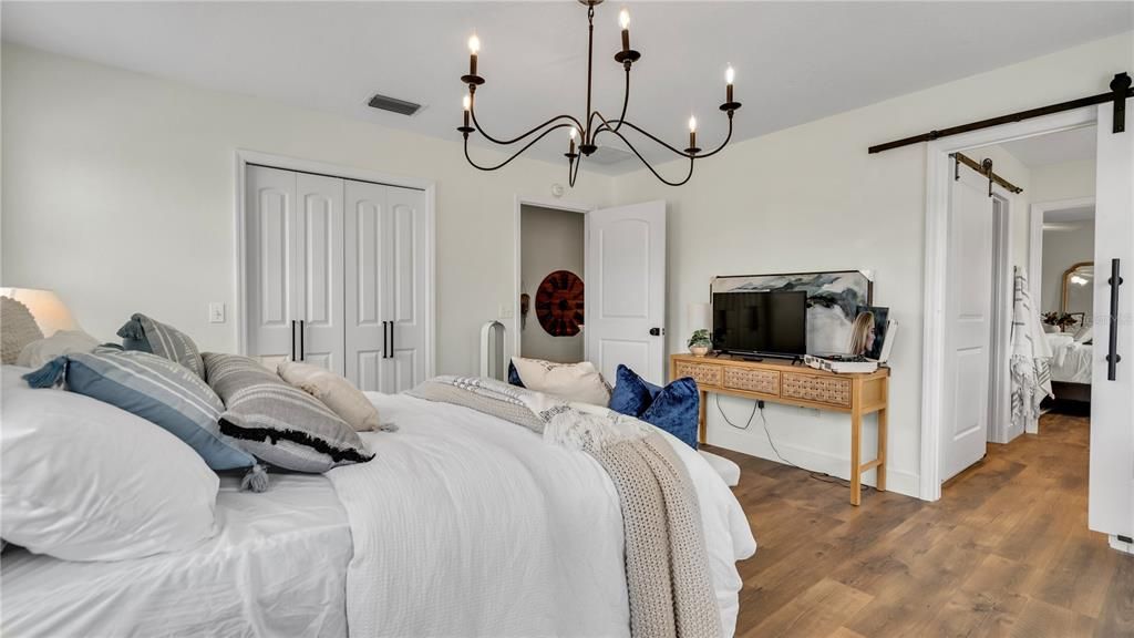 合同活跃: $599,900 (4 贝兹, 2 浴室, 2922 平方英尺)